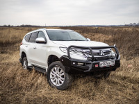 Бампер силовой передний РИФ для Mitsubishi Pajero Sport 2015+ с доп. фарами (арт. B0205), защитной дугой, защитой бачка омывателя, под парктроник