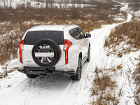 Бампер РИФ задний силовой/защита штатного бампера Mitsubishi Pajero Sport 2015-2020 c квадратом под фаркоп, калиткой, подсветкой номера