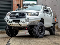 Бампер силовой алюминиевый Rival передний для Toyota Hilux 2018-2020 (без ПТФ) 2D.5716.1-NL